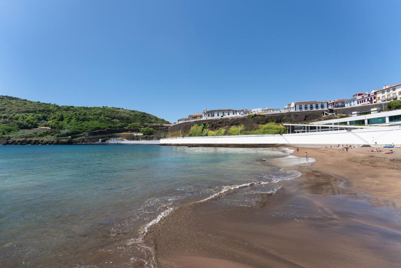 Angra Marina Hotel Angra do Heroísmo Exterior foto The beach of Porto Bay Falésia