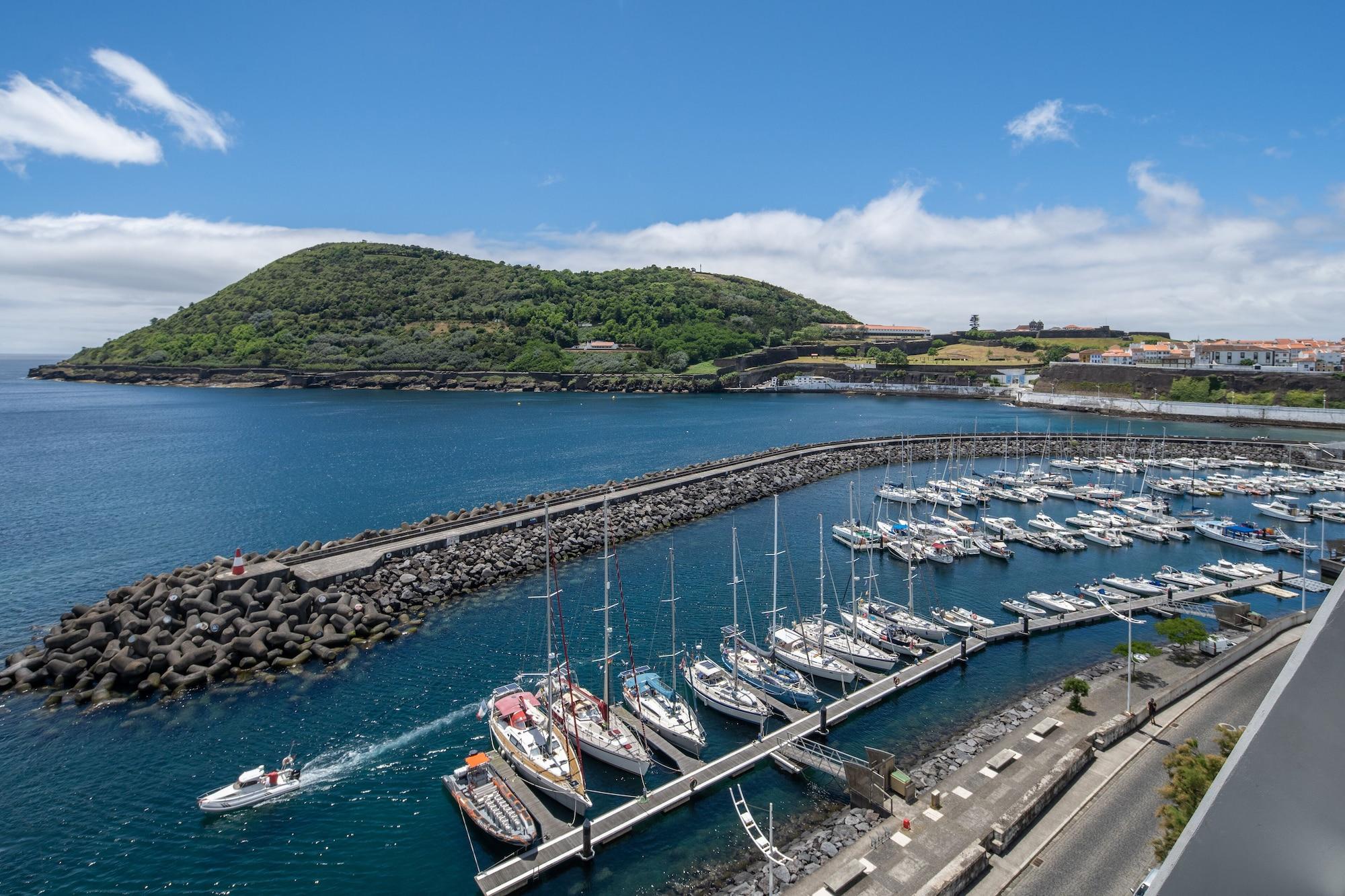 Angra Marina Hotel Angra do Heroísmo Exterior foto The marina of the port of Funchal