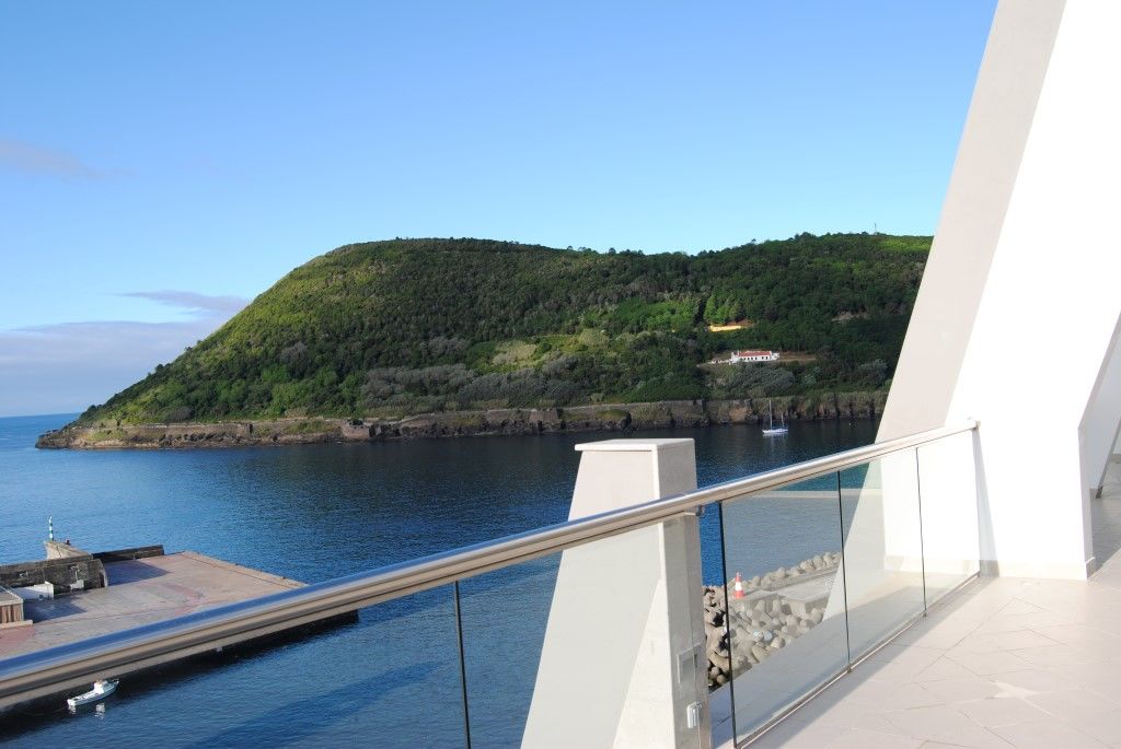 Angra Marina Hotel Angra do Heroísmo Exterior foto View of the bay from the hotel