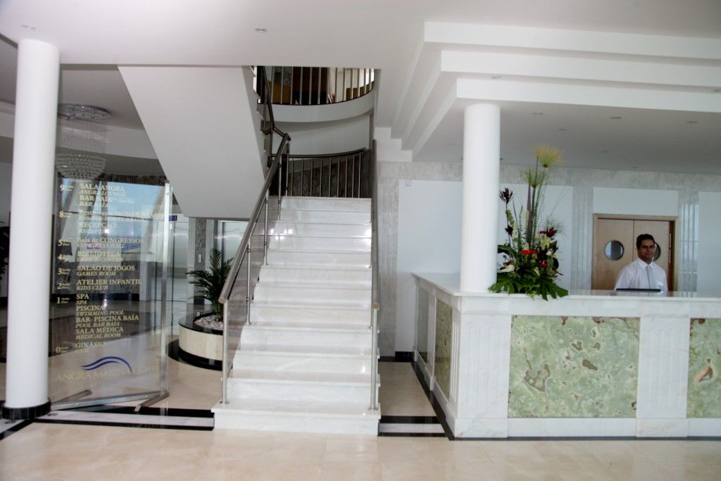 Angra Marina Hotel Angra do Heroísmo Exterior foto The lobby of the hotel