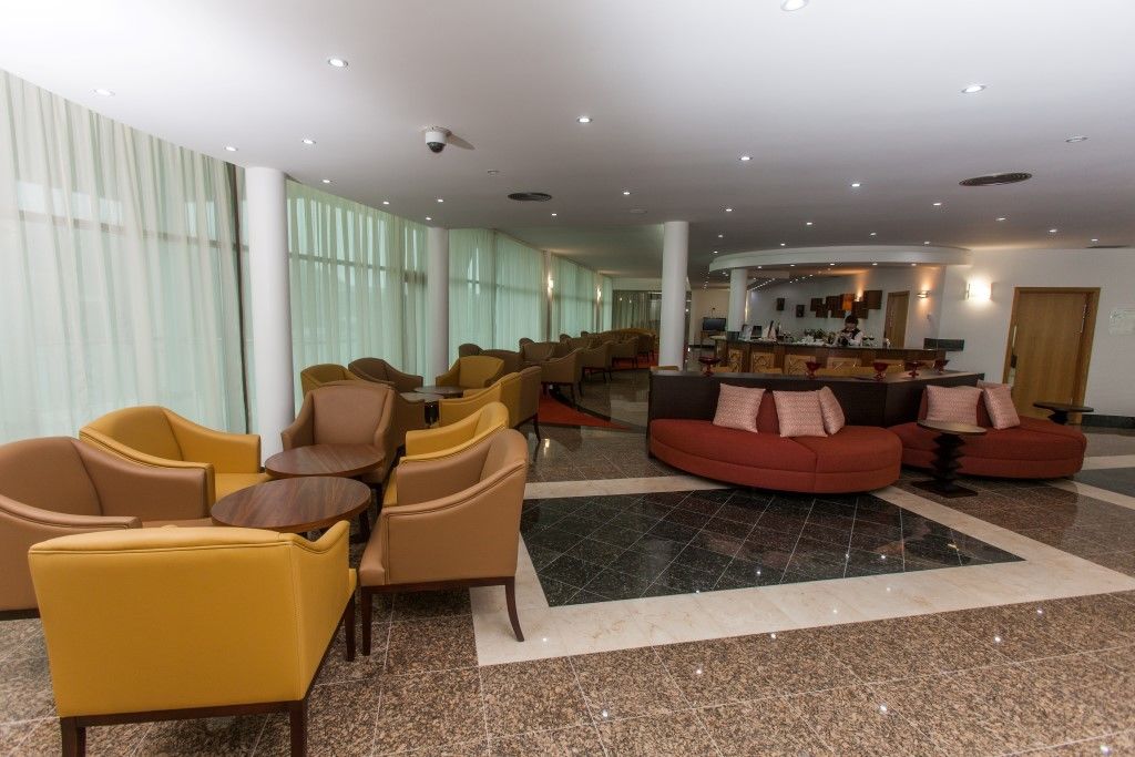 Angra Marina Hotel Angra do Heroísmo Exterior foto The lounge at the airport