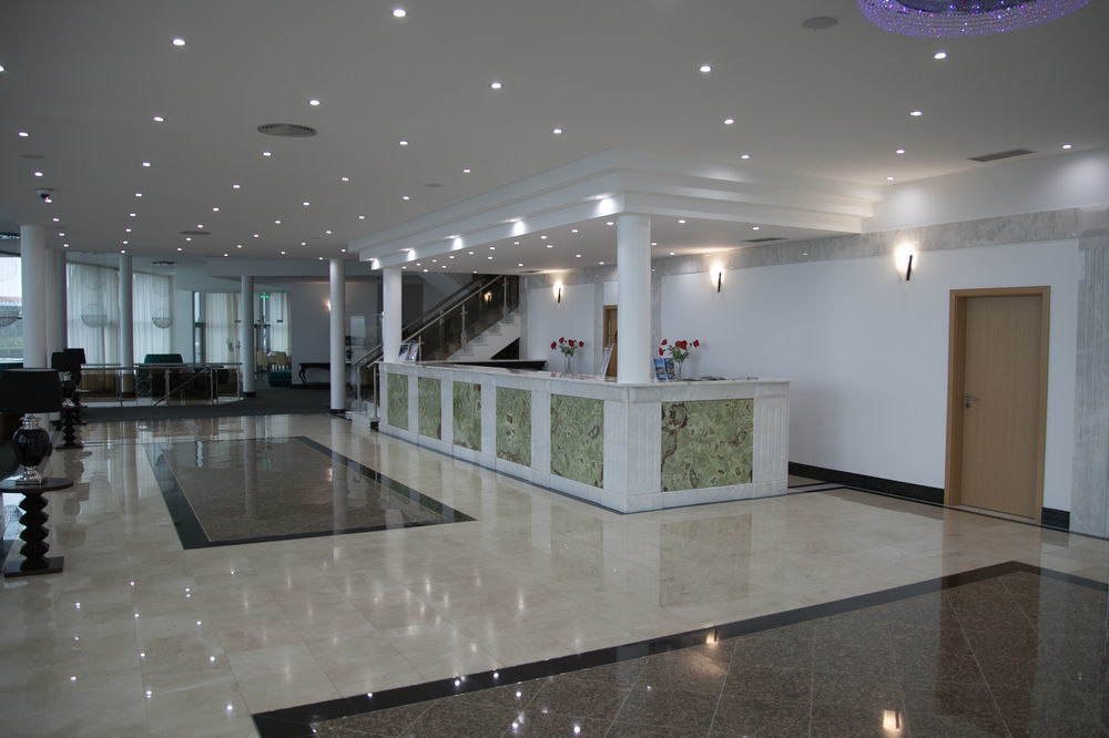 Angra Marina Hotel Angra do Heroísmo Exterior foto The lobby of the hotel