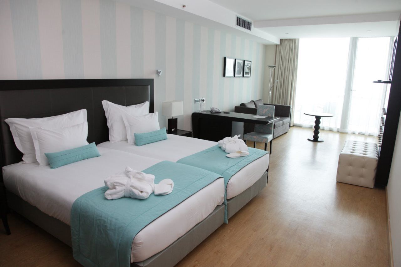 Angra Marina Hotel Angra do Heroísmo Exterior foto A room at the hotel